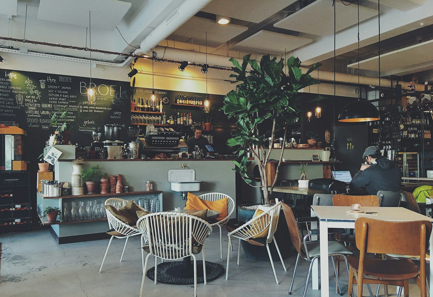 Cafes / Restaurants